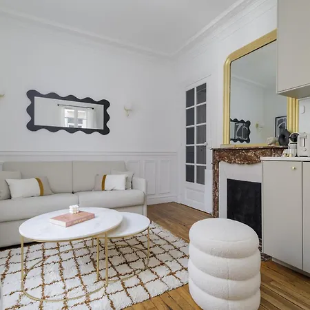 New Snug Flat In The Heart Of Le Marais Appartamento