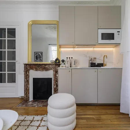 New Snug Flat In The Heart Of Le Marais * Parigi